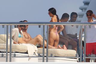 Kendall Jenner feet photo thumbnail