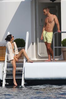 Kendall Jenner feet photo thumbnail