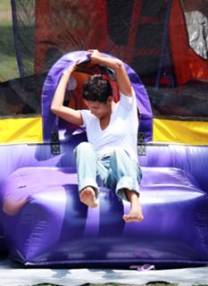 Halle Berry feet photo thumbnail