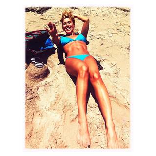 Carolina Dieckmann feet photo thumbnail