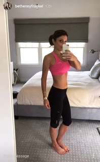 Bethenny Frankel feet photo thumbnail