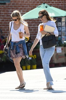 Jennifer Garner feet photo thumbnail