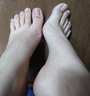 Isa Pes feet photo thumbnail
