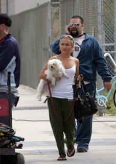 Hayden Panettiere feet photo thumbnail