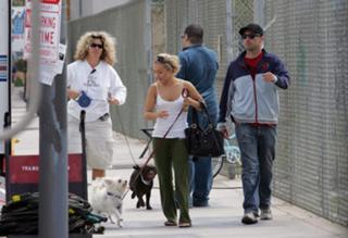 Hayden Panettiere feet photo thumbnail