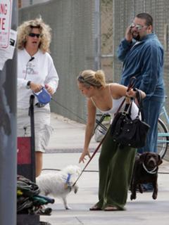 Hayden Panettiere feet photo thumbnail