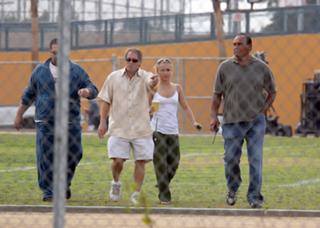 Hayden Panettiere feet photo thumbnail
