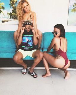 Christina Milian feet photo thumbnail