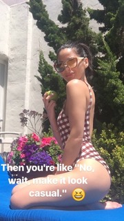 Olivia Munn feet photo thumbnail