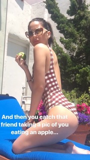 Olivia Munn feet photo thumbnail