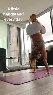 Kino MacGregor feet photo thumbnail