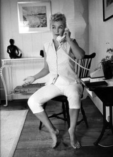 Marilyn Monroe feet photo thumbnail