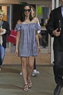 Olivia Munn feet photo thumbnail