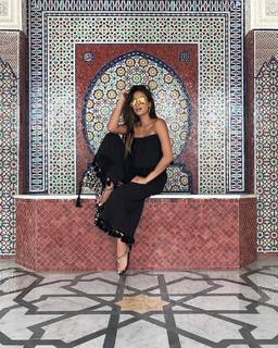 Shay Mitchell feet photo thumbnail