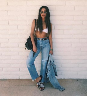 Shay Mitchell feet photo thumbnail