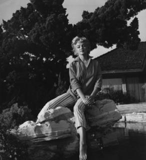 Marilyn Monroe feet photo thumbnail