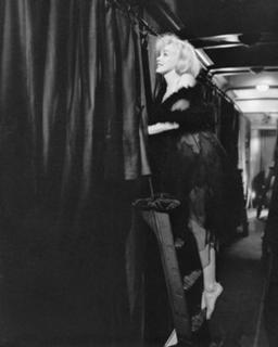 Marilyn Monroe feet photo thumbnail