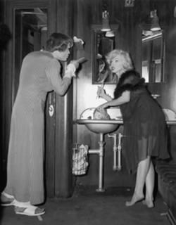 Marilyn Monroe feet photo thumbnail