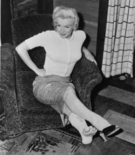 Marilyn Monroe feet photo thumbnail
