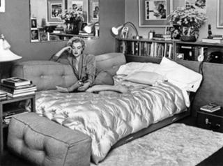 Marilyn Monroe feet photo thumbnail