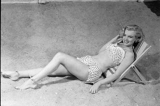 Marilyn Monroe feet photo thumbnail