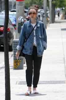 Lily Collins feet photo thumbnail