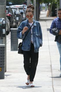 Lily Collins feet photo thumbnail