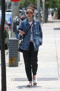 Lily Collins feet photo thumbnail