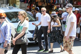 Salma Hayek feet photo thumbnail