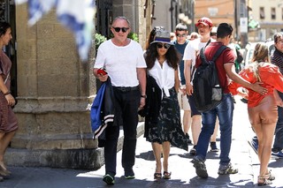 Salma Hayek feet photo thumbnail
