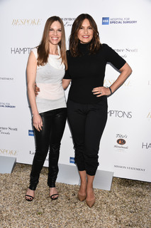 Hilary Swank feet photo thumbnail