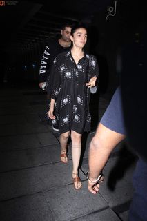 Alia Bhatt feet photo thumbnail