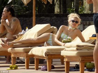 Pixie Lott feet photo thumbnail