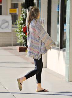 Miley Cyrus feet photo thumbnail
