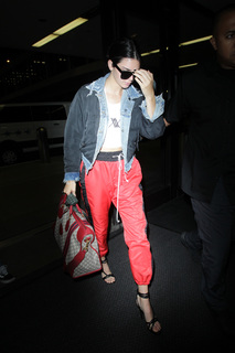 Kendall Jenner feet photo thumbnail