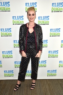 Katy Perry feet photo thumbnail