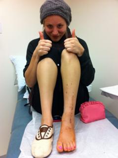 Kaley Cuoco feet photo thumbnail