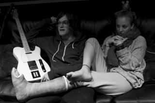 Kaley Cuoco feet photo thumbnail