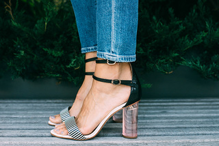 Jamie Chung feet photo thumbnail