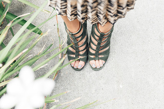 Jamie Chung feet photo thumbnail