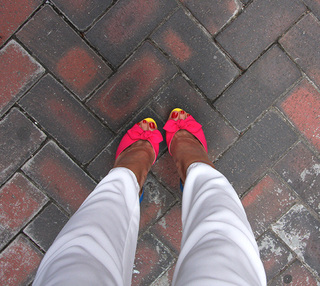 Jamie Chung feet photo thumbnail