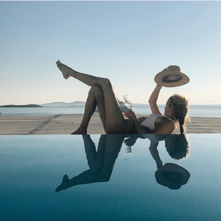 Katie Cassidy feet photo thumbnail