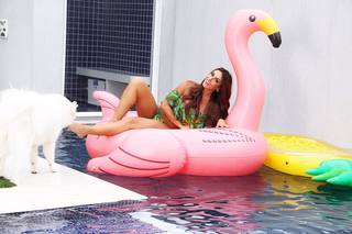 Nicole Bahls feet photo thumbnail