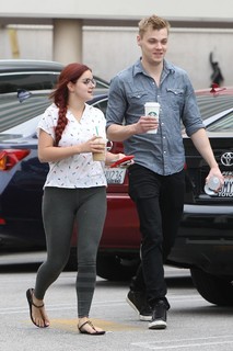 Ariel Winter feet photo thumbnail