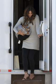 Katharine McPhee feet photo thumbnail