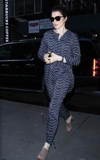 Rachel Weisz feet photo thumbnail