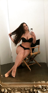 Ashley Graham feet photo thumbnail