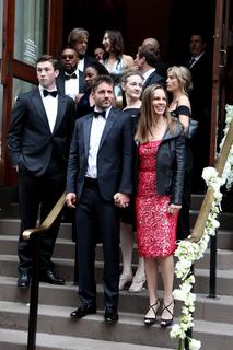 Hilary Swank feet photo thumbnail