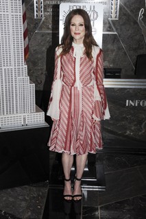 Julianne Moore feet photo thumbnail