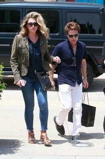 Daisy Fuentes feet photo thumbnail